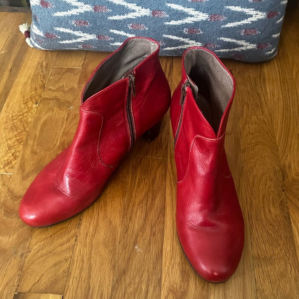 Wonders red leather heeled booties